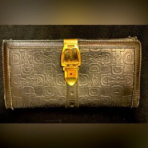 Gucci gold buckle black leather wallet
